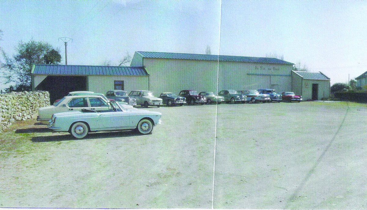 Aire camping-car  Villaines-la-Juhel (53700) - Photo 1